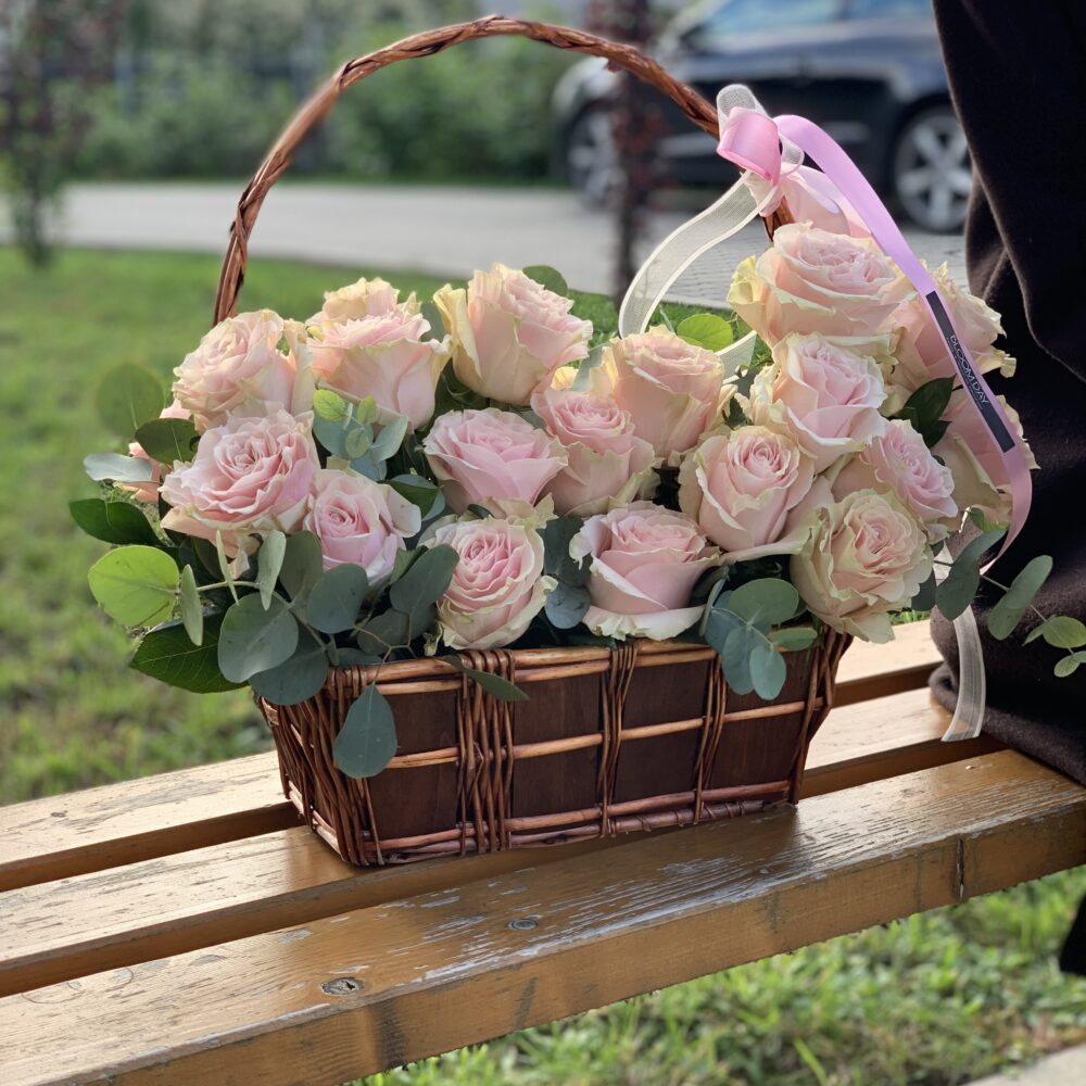 PINK ROSES BASKET